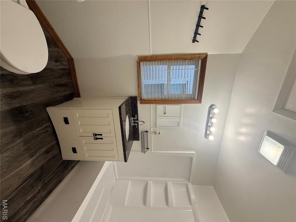 2228 State Street Property Photo 10