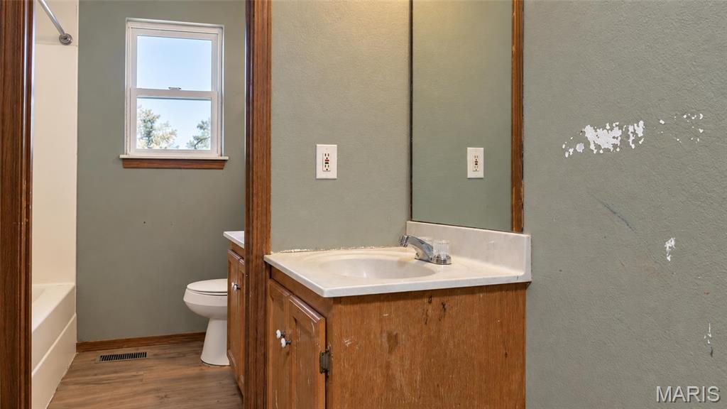 1302 E 1st Street Property Photo 14