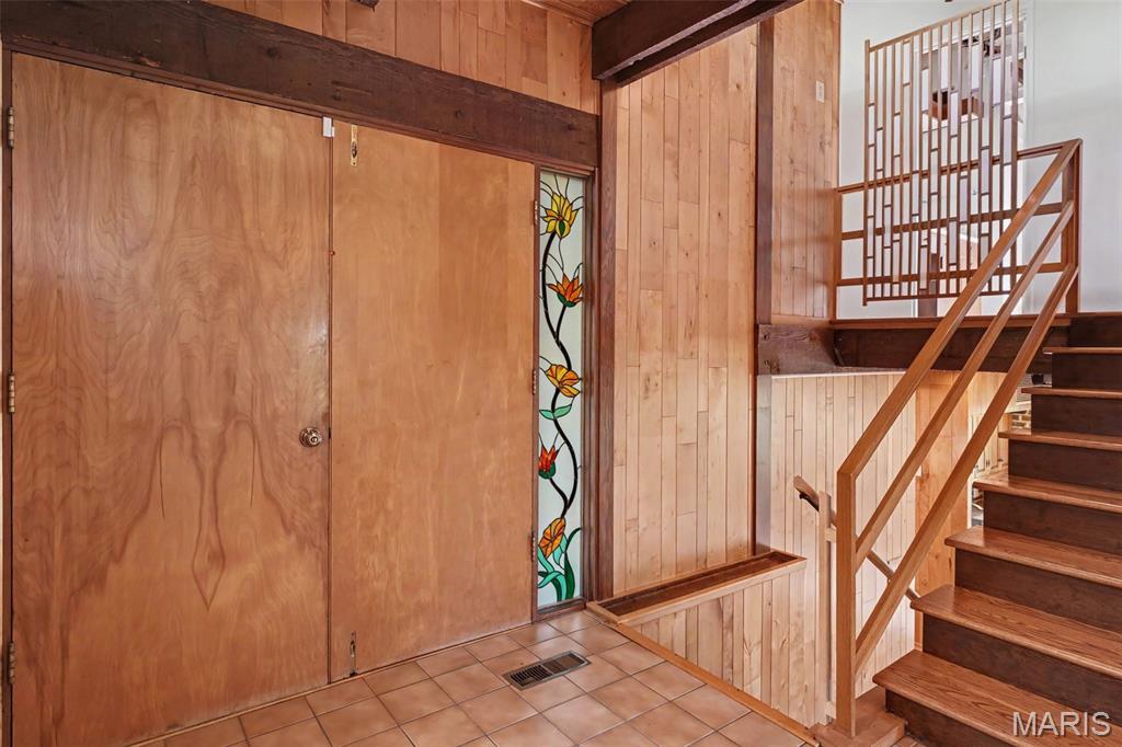 120 Glenwood Drive Property Photo 4