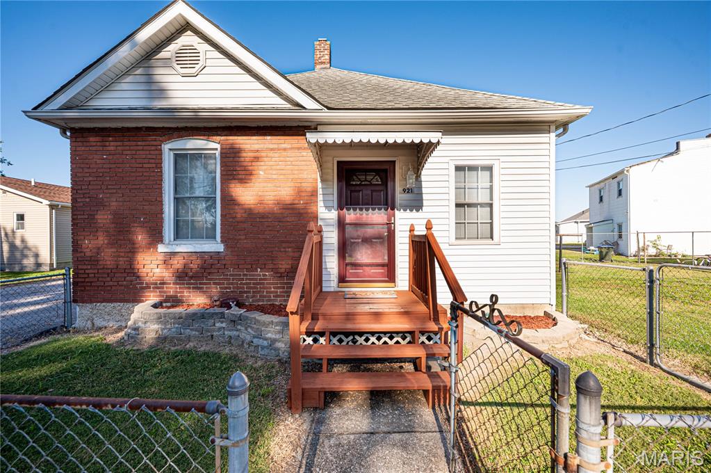 921 Columbia Road Property Photo 1