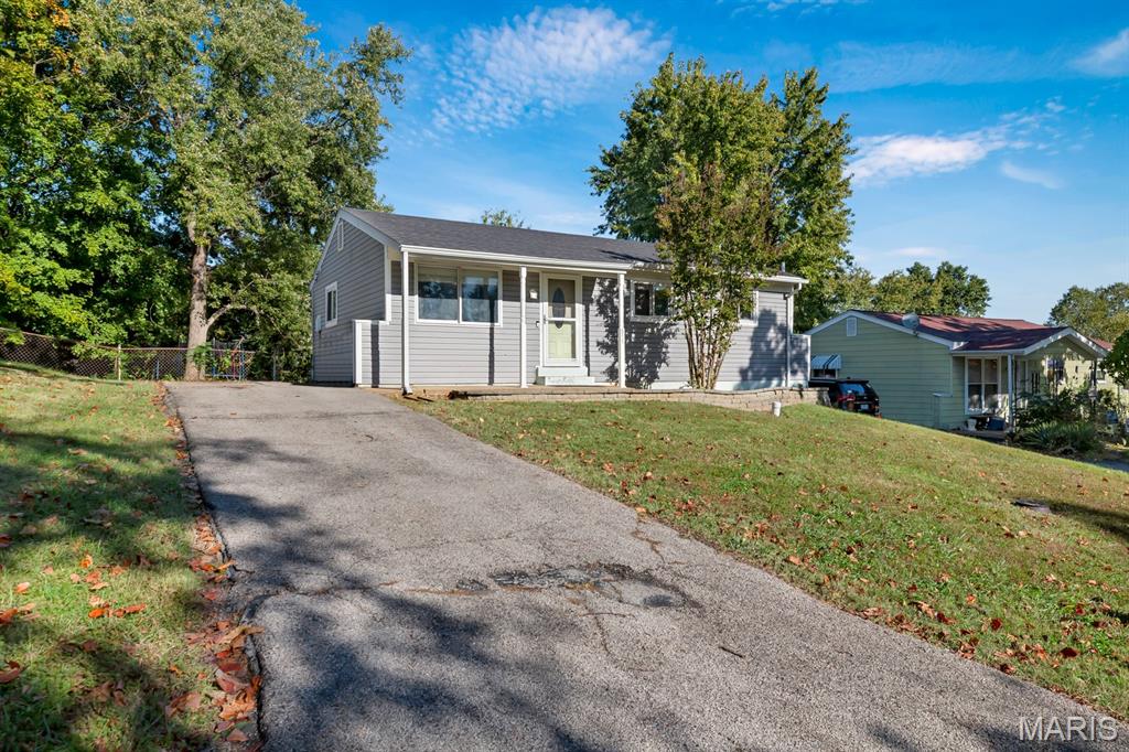 855 Sunset Drive Property Photo 1
