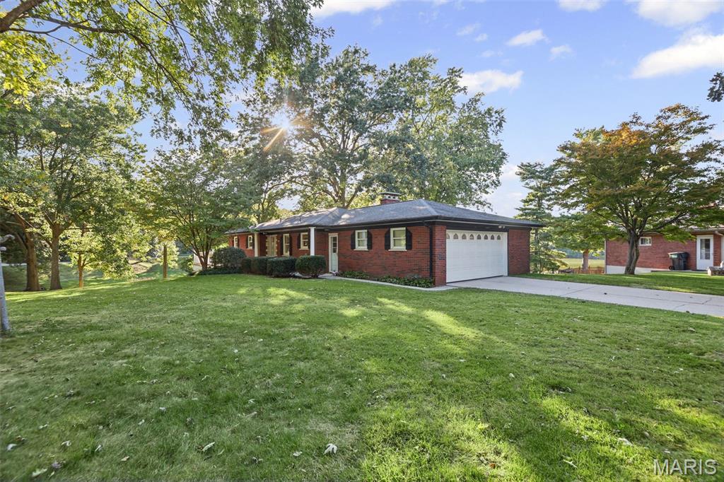 125 E Shore Drive Property Photo 1