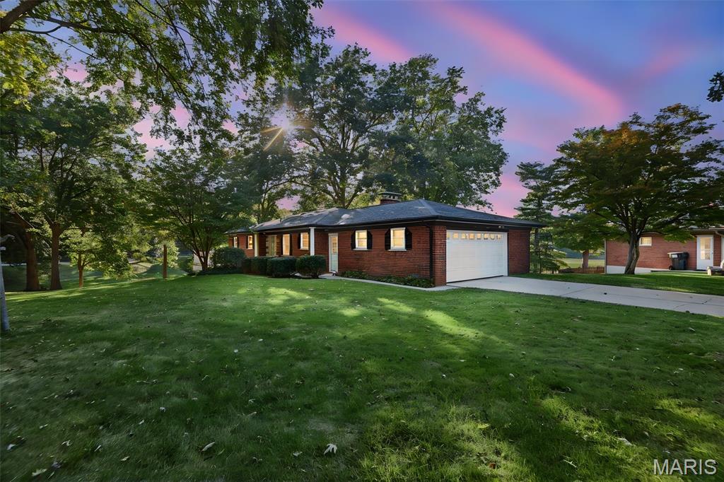 125 E Shore Drive Property Photo 2
