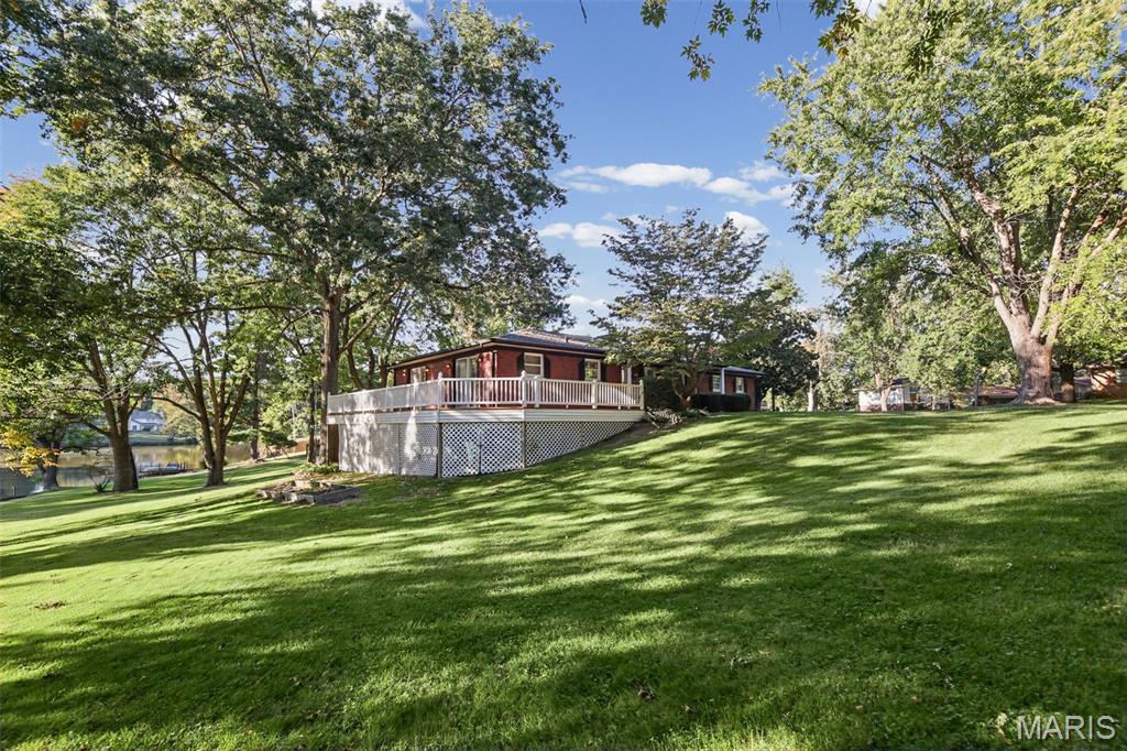 125 E Shore Drive Property Photo 3