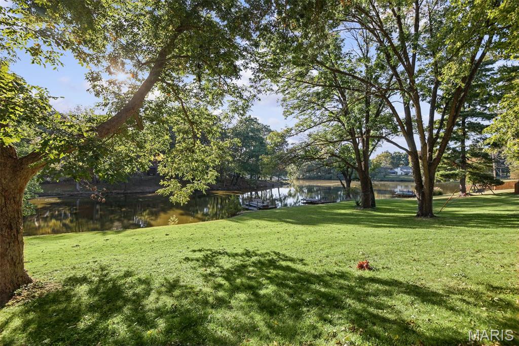 125 E Shore Drive Property Photo 4