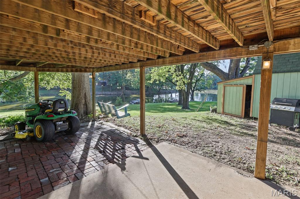 125 E Shore Drive Property Photo 8