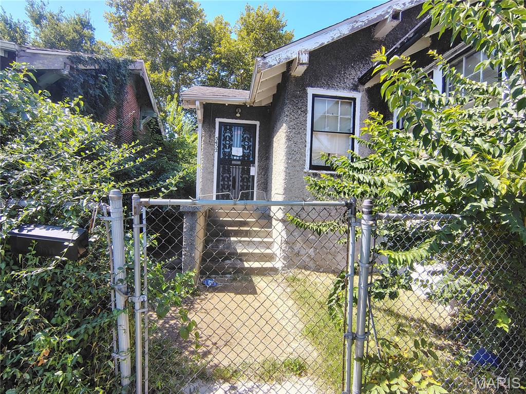 5452 W Florissant Avenue Property Photo 3