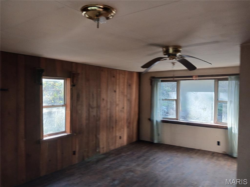 554 Point Road Property Photo 1
