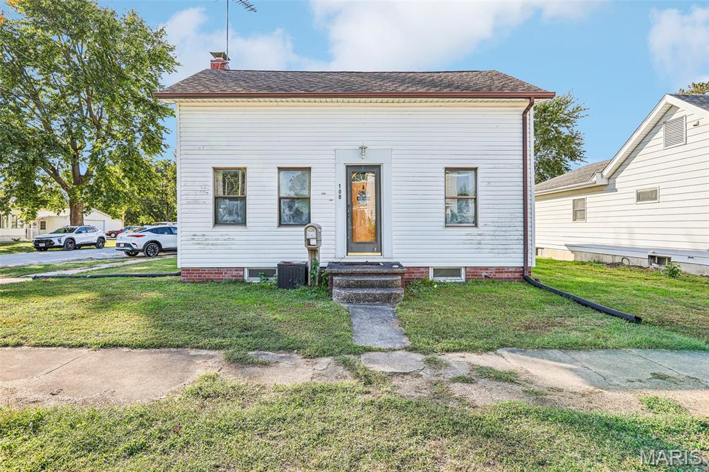 108 E 2nd South Street Property Photo 1