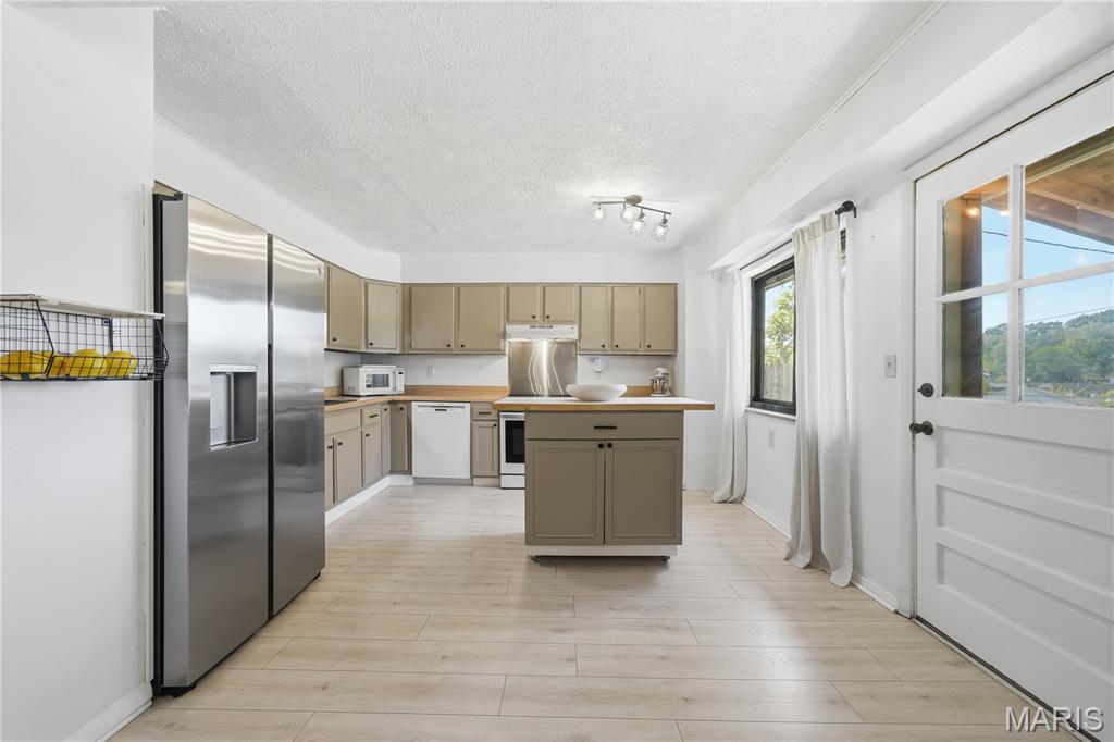 1943 Brown Road Property Photo 8
