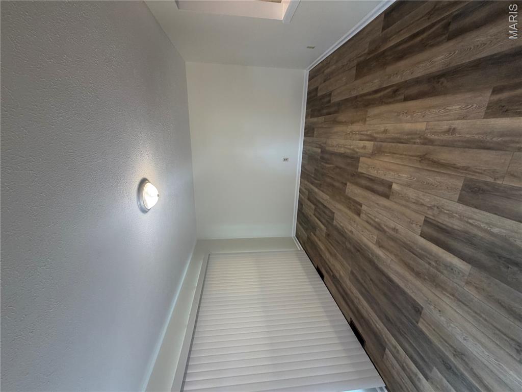 555 Versailles Drive Property Photo 3