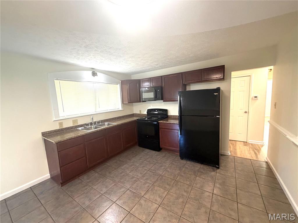 555 Versailles Drive Property Photo 11