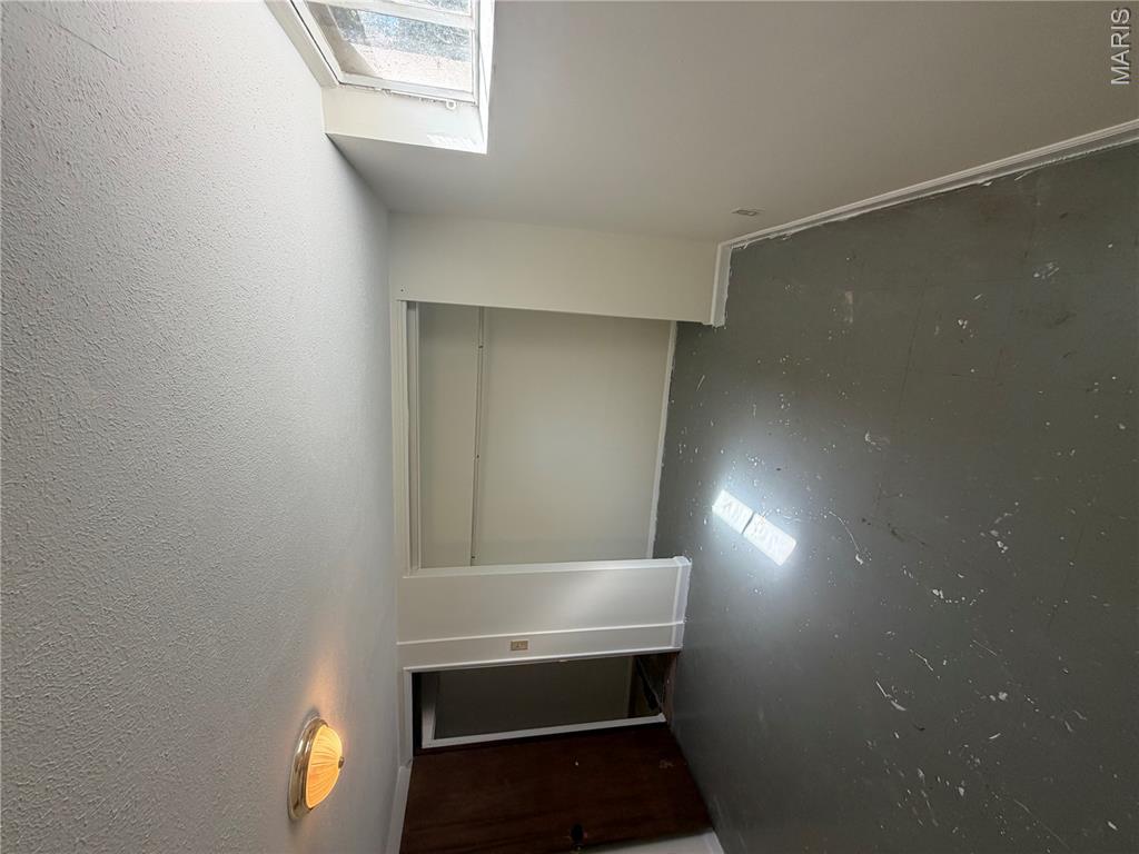 555 Versailles Drive Property Photo 16