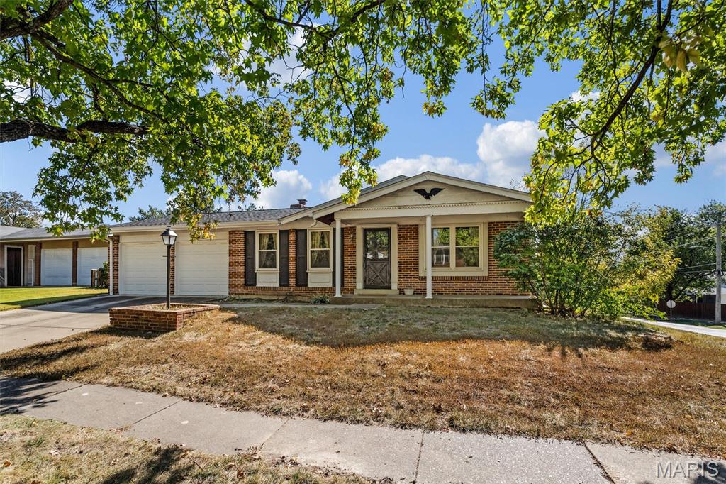 900 Queensbridge Road Property Photo 1