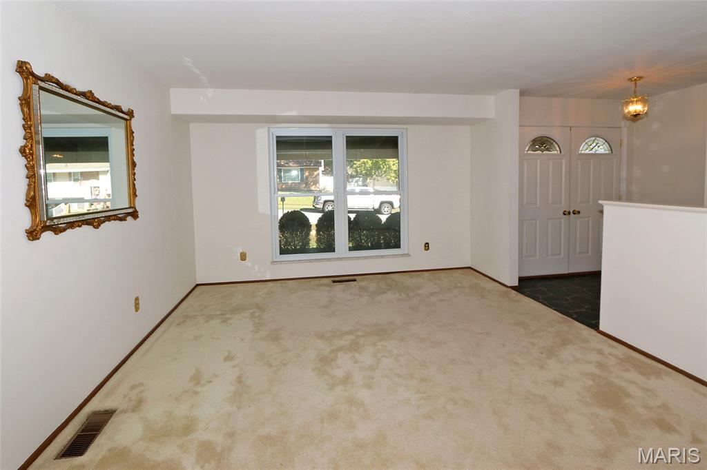 560 Running Creek Drive Property Photo 2