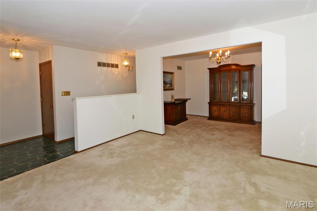 560 Running Creek Drive Property Photo 3