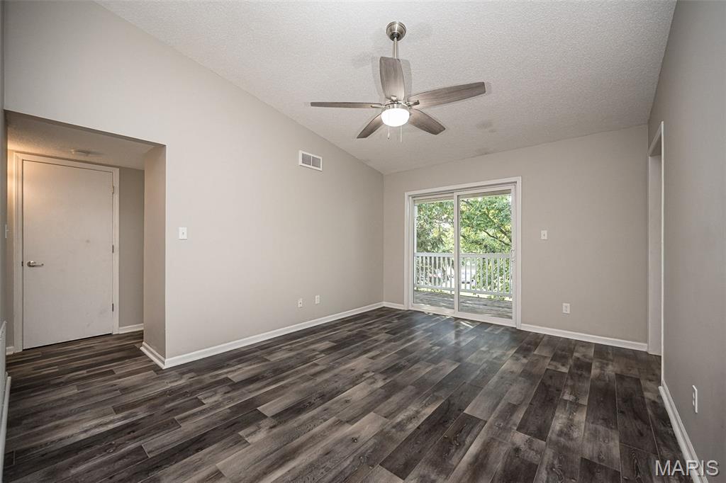 5281 Cricket Glen Court G Property Photo 3