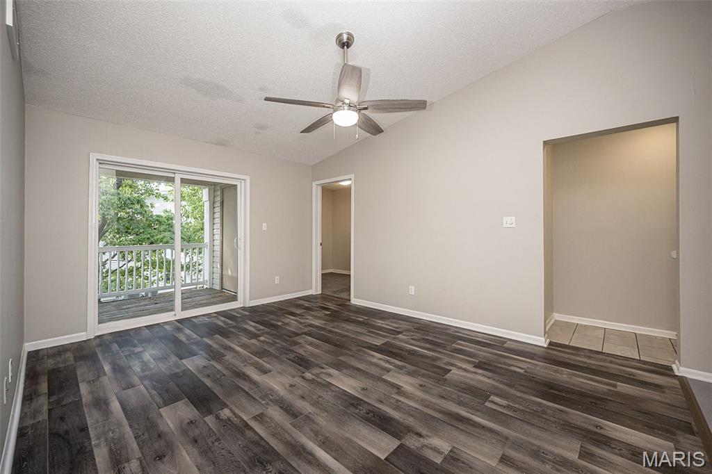 5281 Cricket Glen Court G Property Photo 4