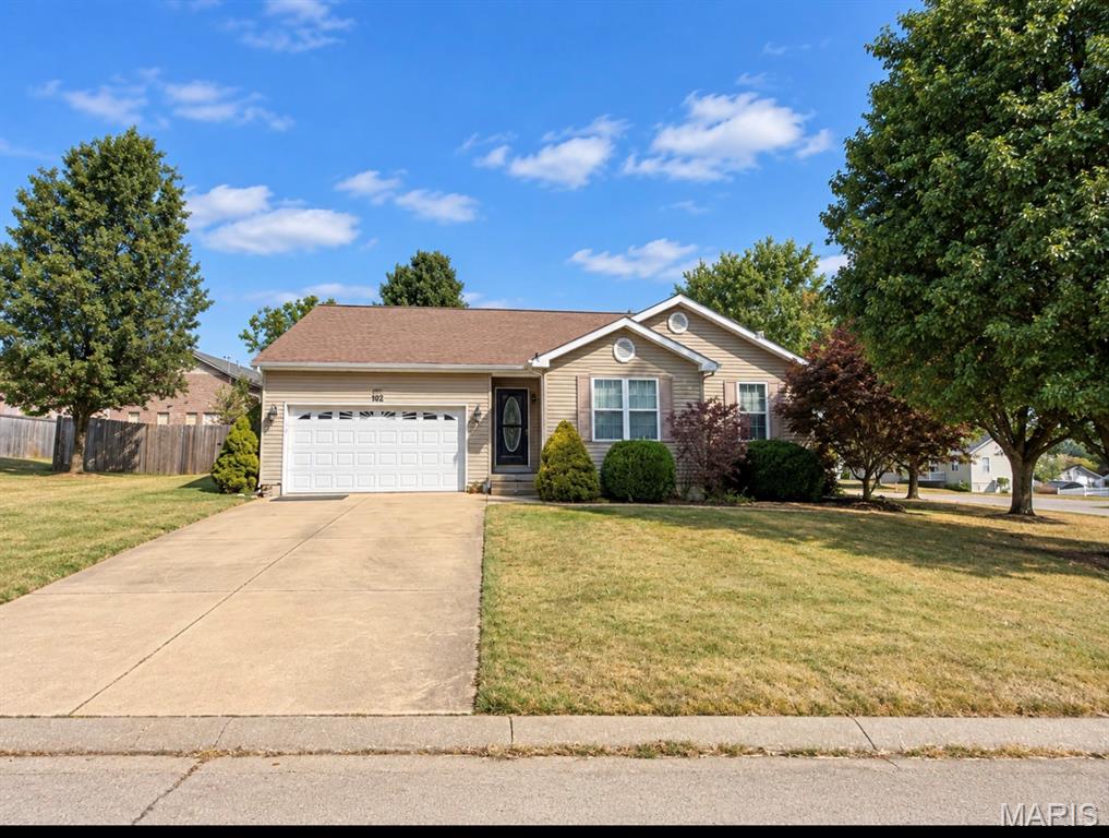 102 Ray Lee Drive Property Photo 1