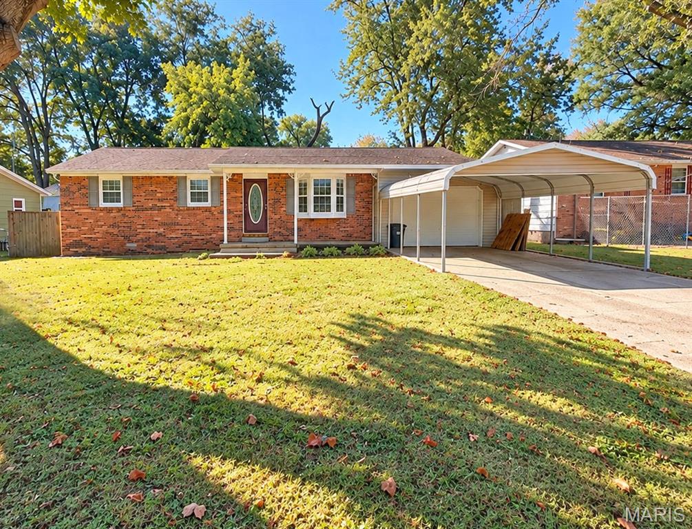 807 Dexter Creek Drive Property Photo 1