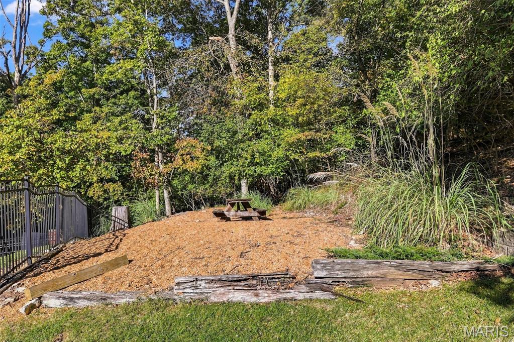 810 New Ballwin Road Property Photo 43