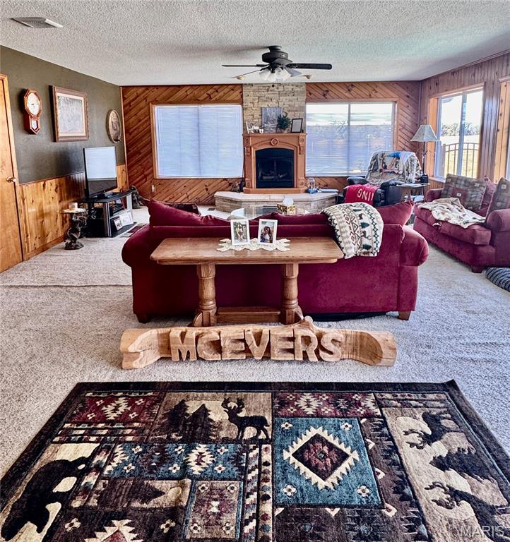 1247 Timberline Road Property Photo 9