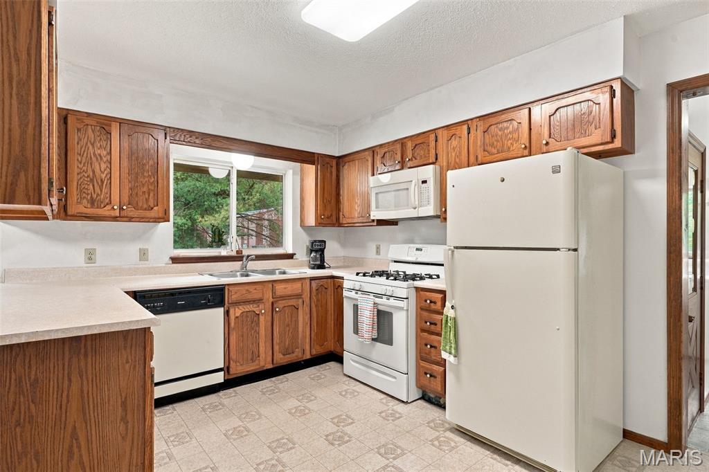3877 Highway D Property Photo 8