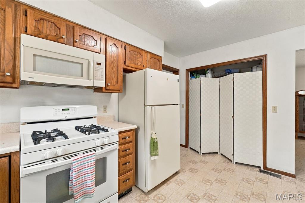 3877 Highway D Property Photo 15