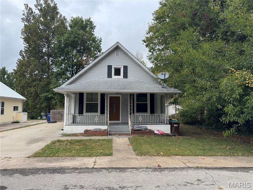 305 W Walnut Street Property Photo 1