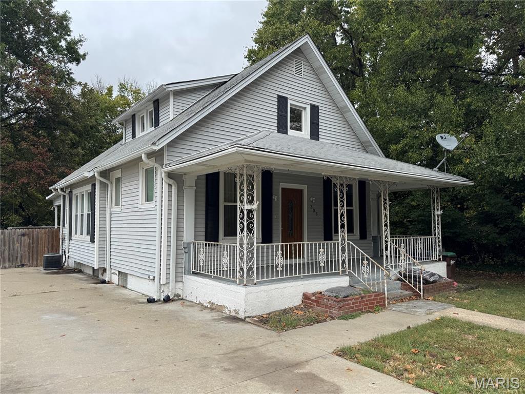 305 W Walnut Street Property Photo 2
