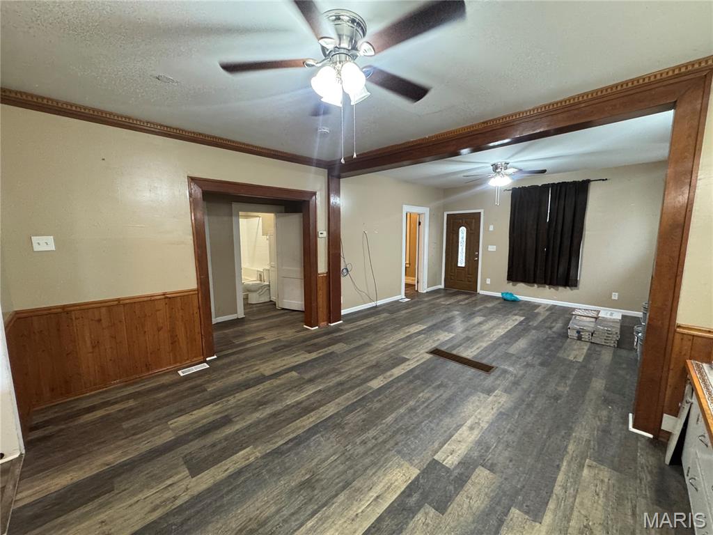305 W Walnut Street Property Photo 6
