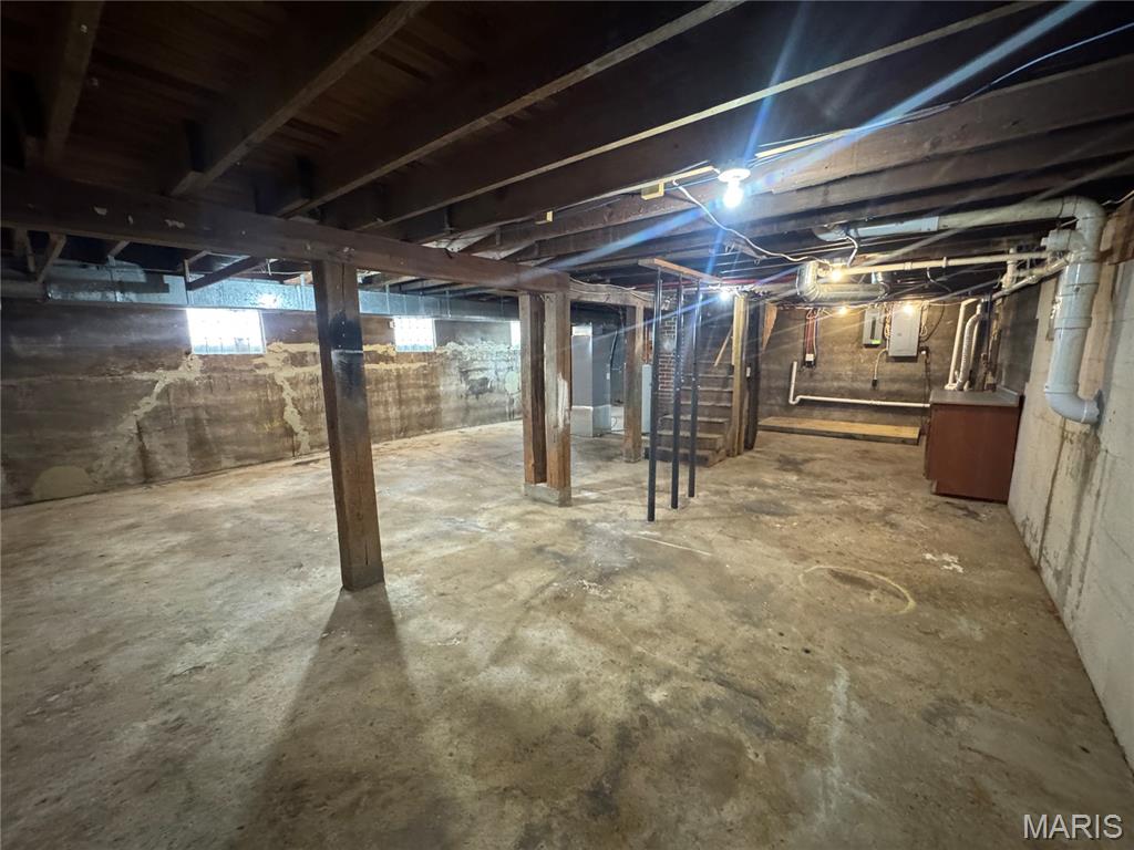 305 W Walnut Street Property Photo 20