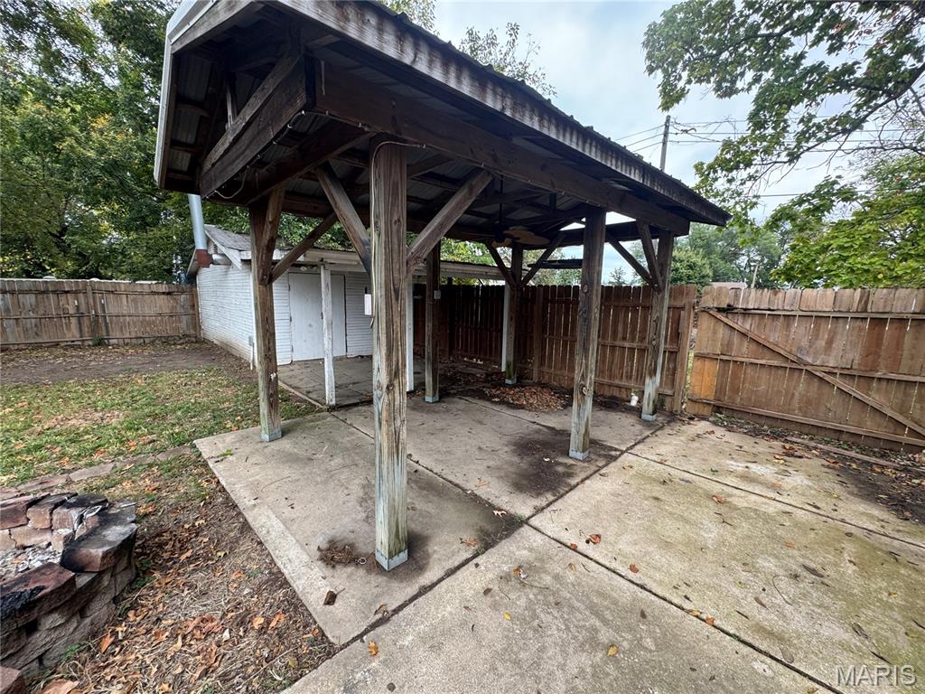 305 W Walnut Street Property Photo 25