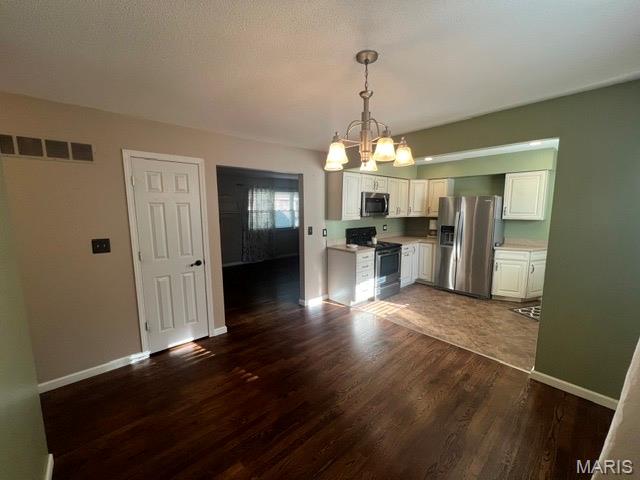220 Berry Drive Property Photo 5