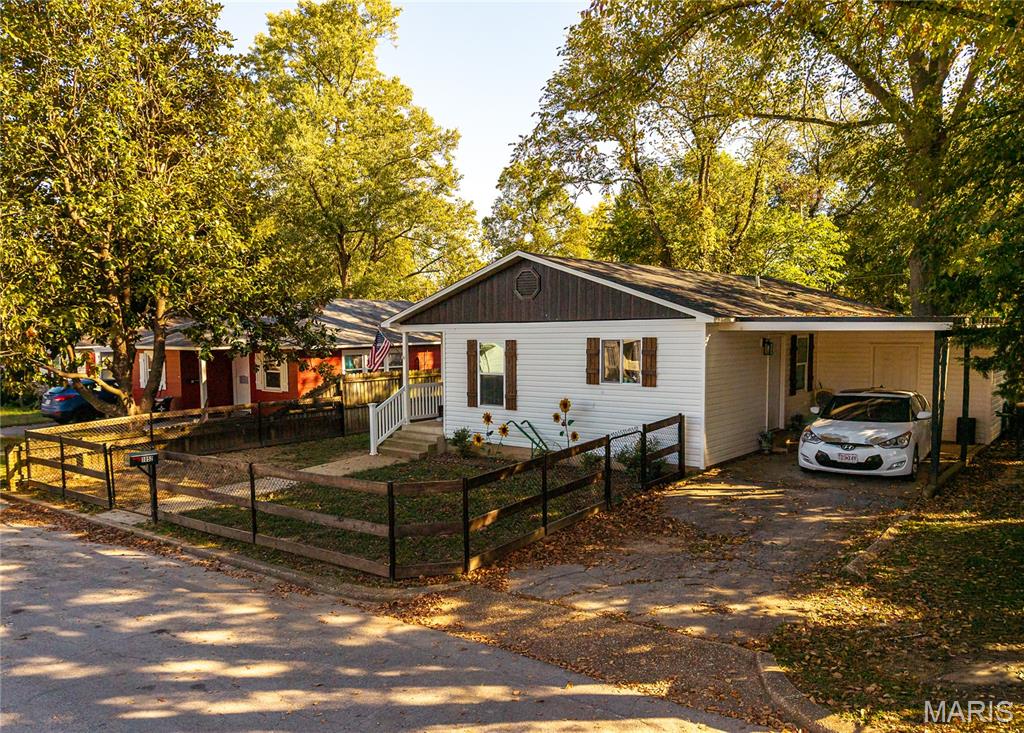 1052 W 6th Street Property Photo 1