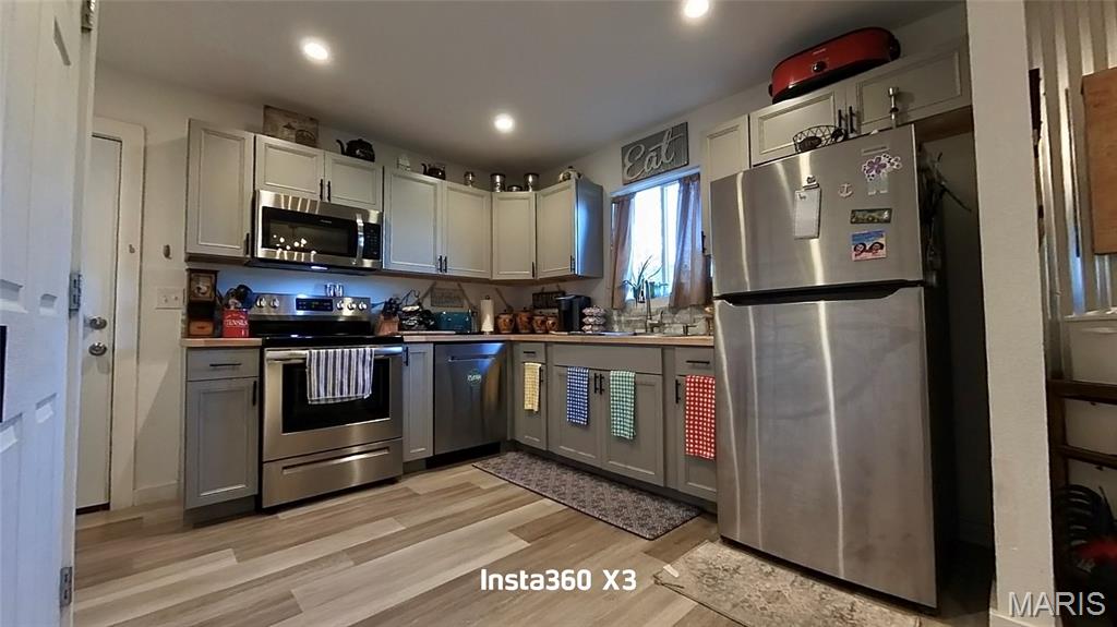 1052 W 6th Street Property Photo 6
