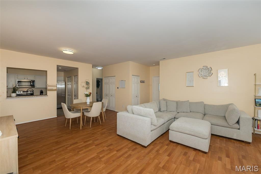 10905 Vauxhall Drive Property Photo 4