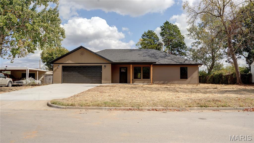 153 Crescent Drive Property Photo 3