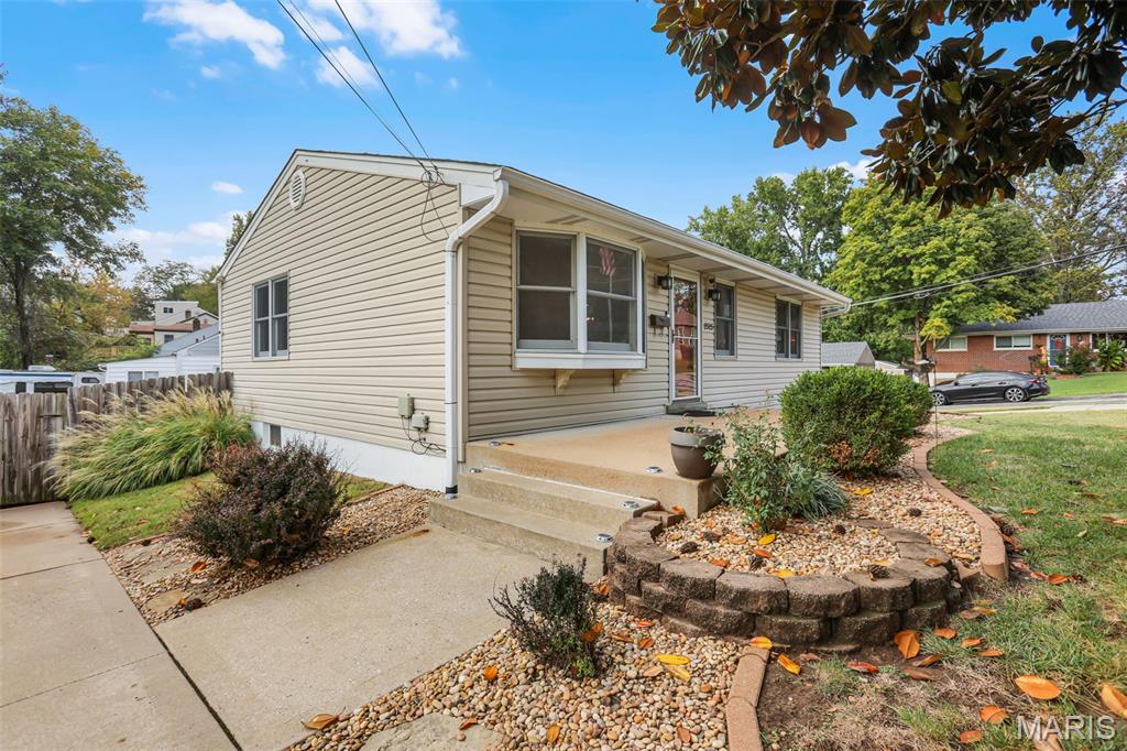 2525 Spencer Avenue Property Photo 3