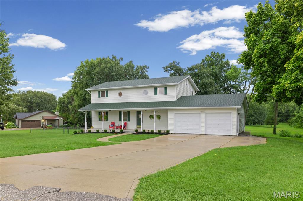 2404 Stoney Brook Drive Property Photo 3