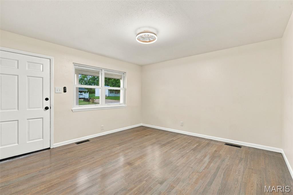 4904 Plum Tree Lane Property Photo 3