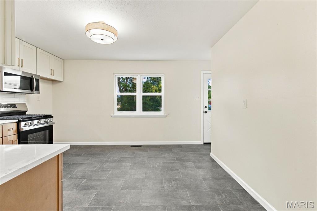 4904 Plum Tree Lane Property Photo 5