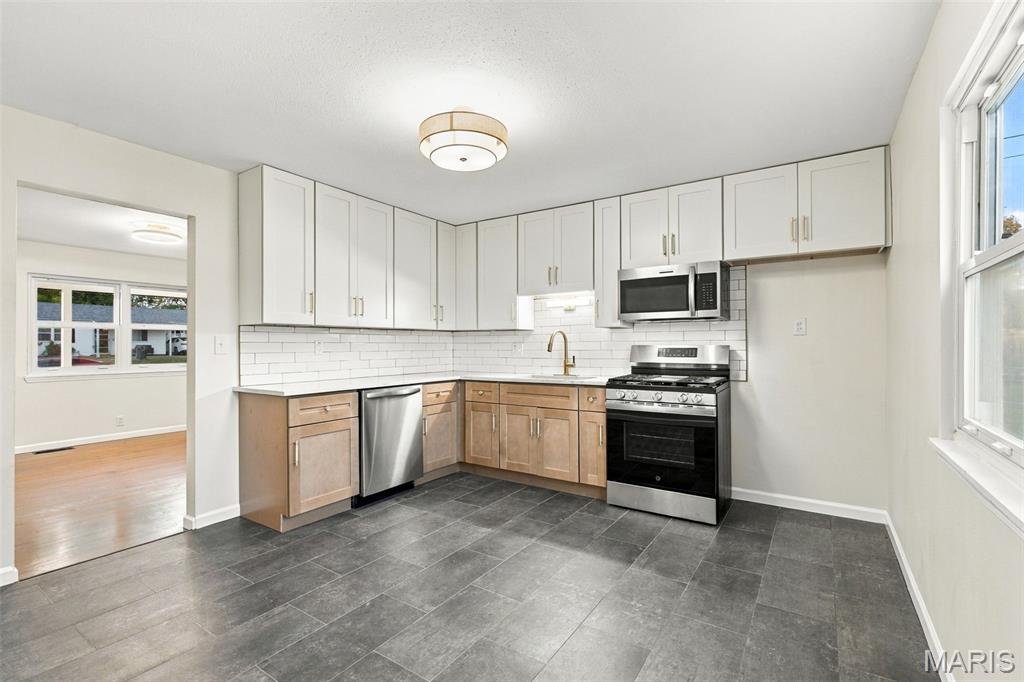 4904 Plum Tree Lane Property Photo 6