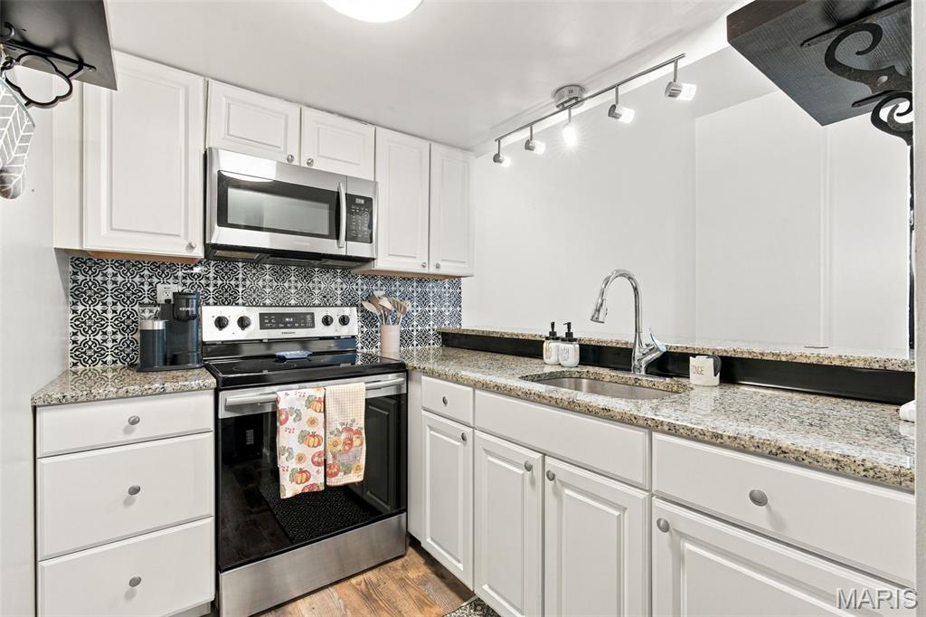 9718 Raintree Village Drive 3d Property Photo 3