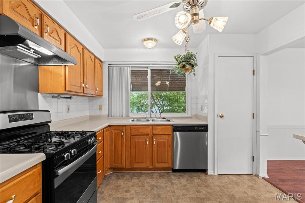 353 Bellestri Dr. Property Photo 12