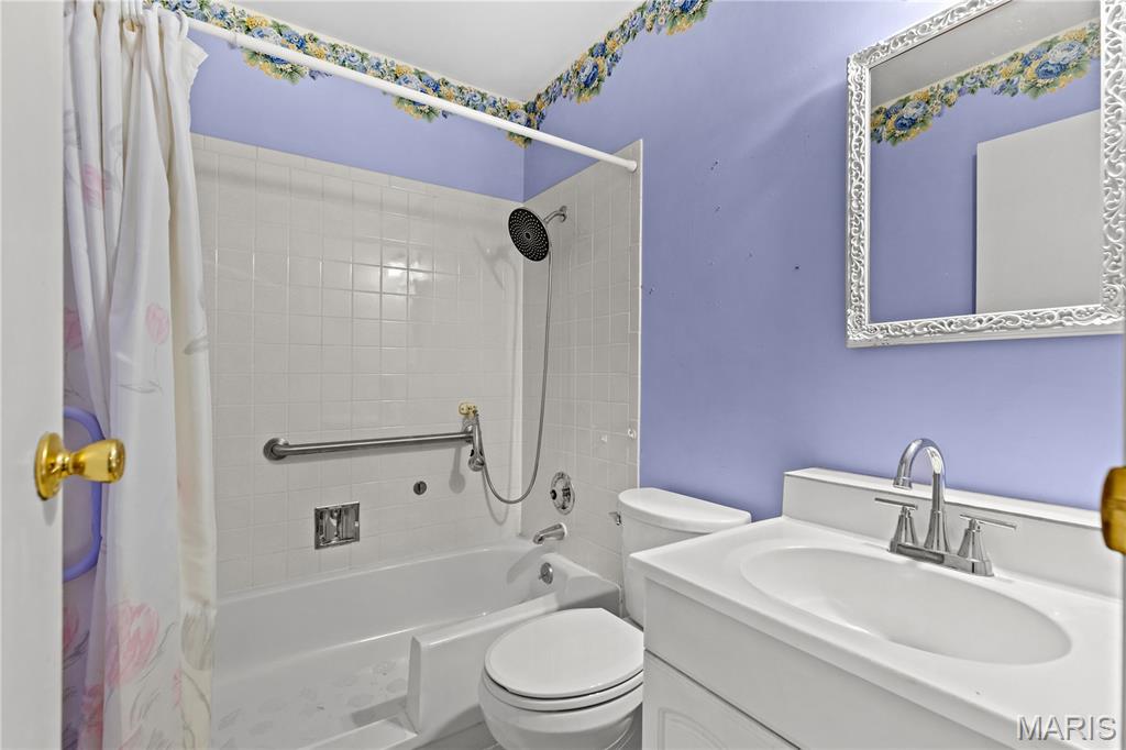 353 Bellestri Dr. Property Photo 15