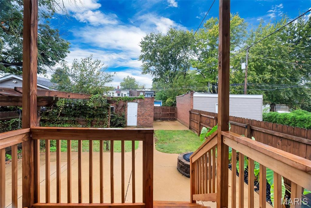 748 Dover Place Property Photo 33