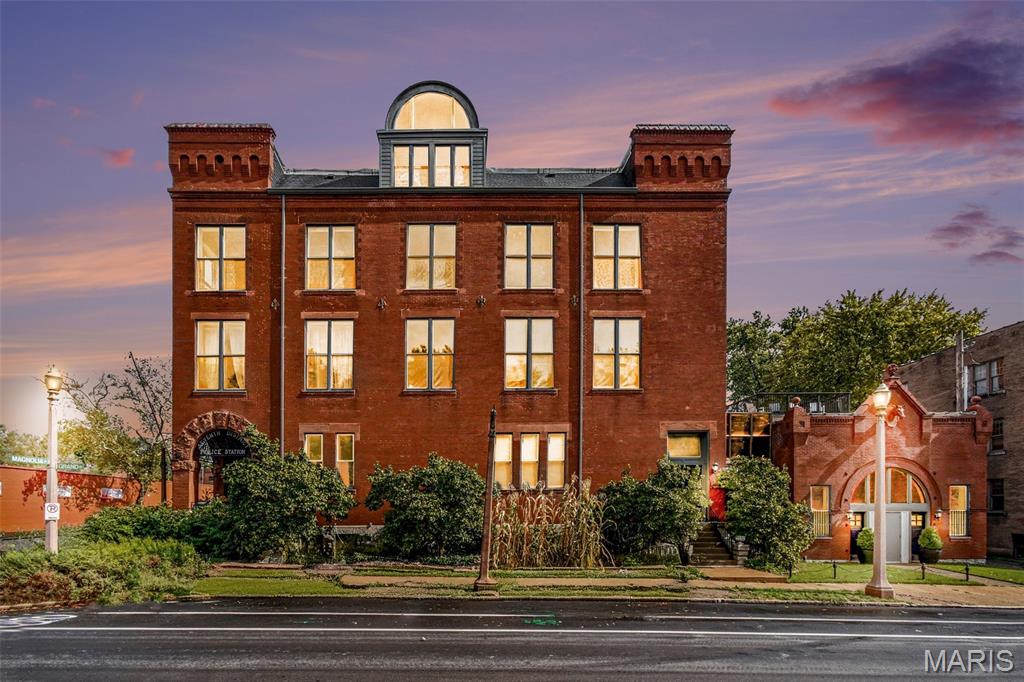 3556 Magnolia Avenue 302