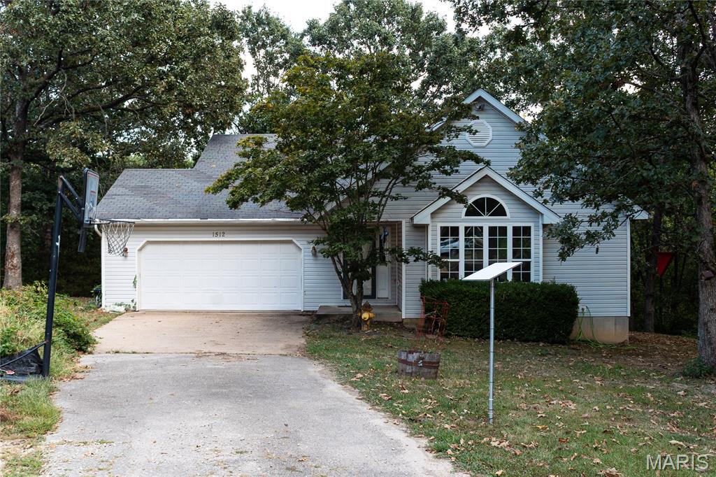 1512 Red Oak Drive Property Photo 1