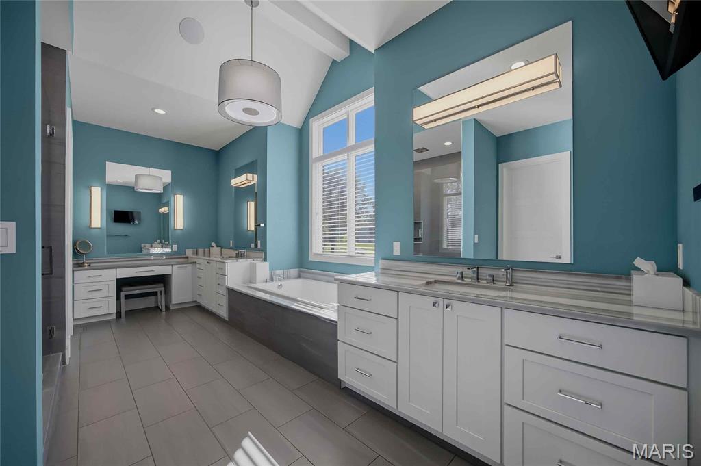 15 Ladue Meadows Property Photo 18